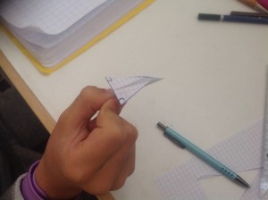 avion en papier isocèle